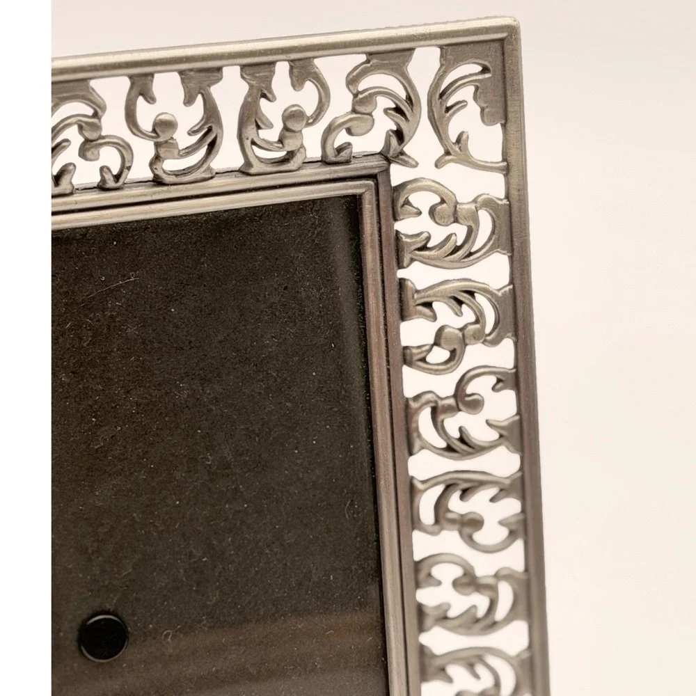 Vintage Style Silver Metal Filigree Scrollwork 4x6 Tabletop Picture Frame